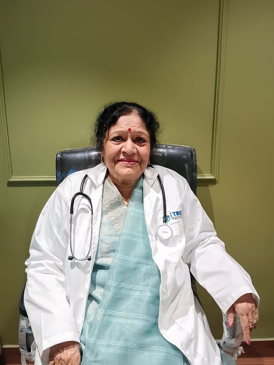 Dr. Sudha Kashmiri - Senior Gynecologist & Family Physician